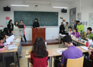 0638太阳集团官网新生辩论赛第一轮——强强对决，如火如荼 1